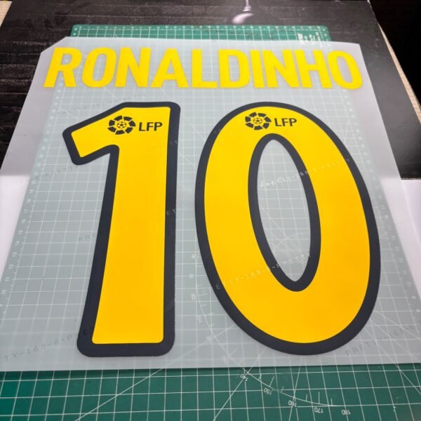 2003/3004 Nameset #10 Ronaldinho Barcelona Home