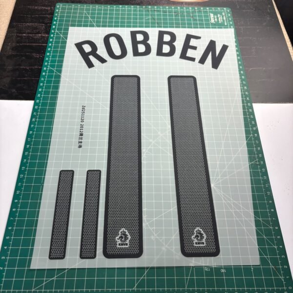 2012 Nameset #11 Robben Belanda Home